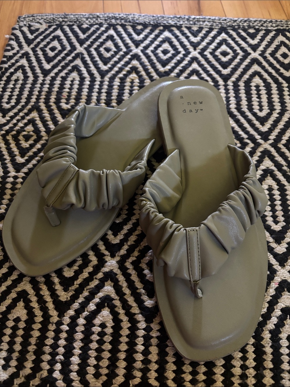 a new day Olive Green Ruched Band Sandals SZ 7